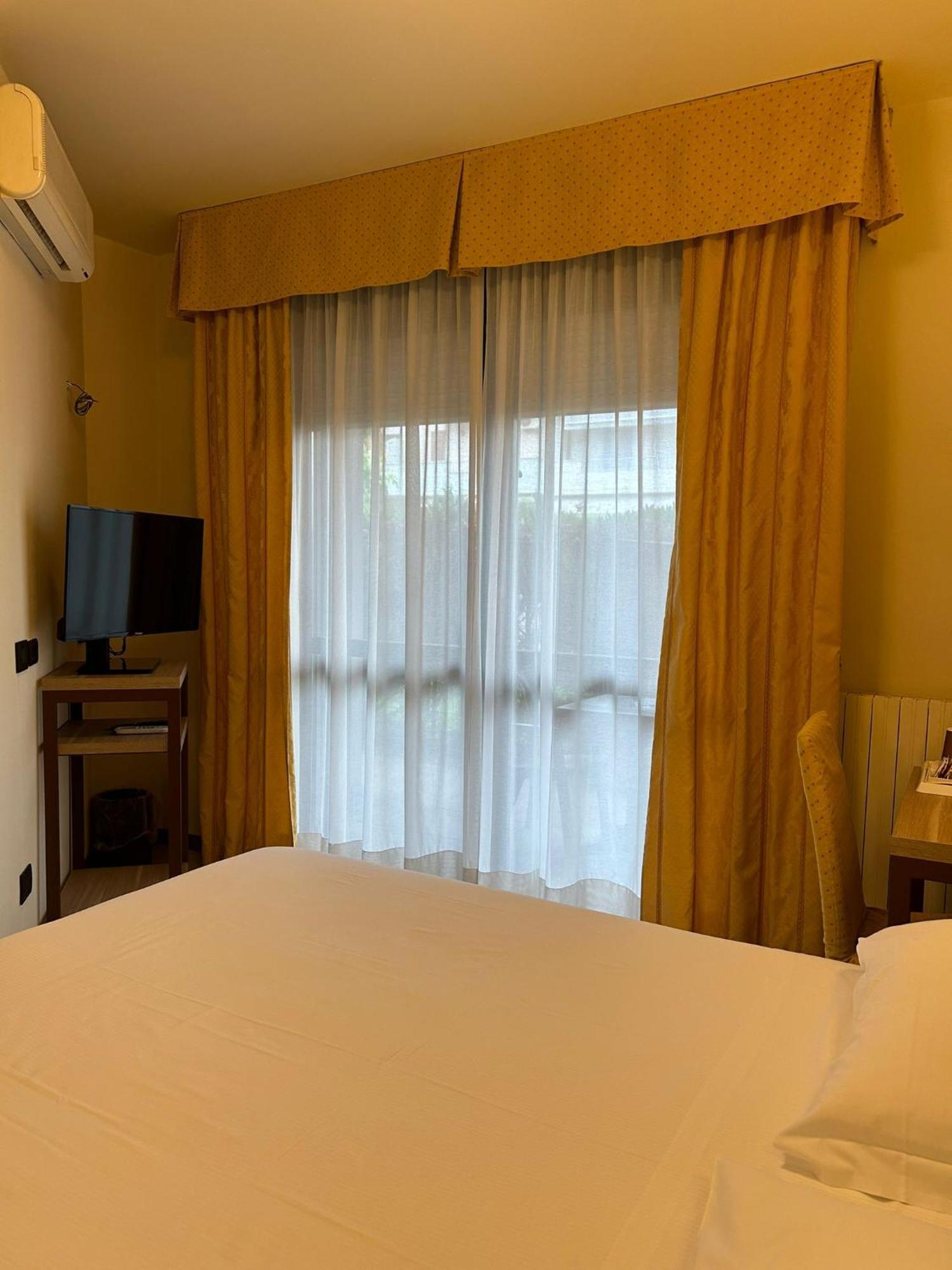 Hotel Parigi 2&Spa Dalmine Esterno foto
