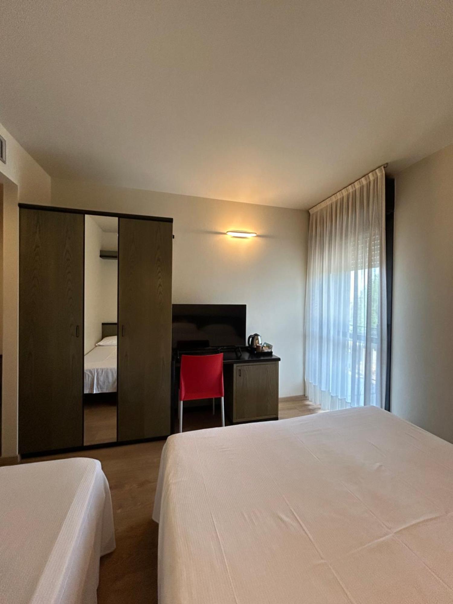 Hotel Parigi 2&Spa Dalmine Esterno foto