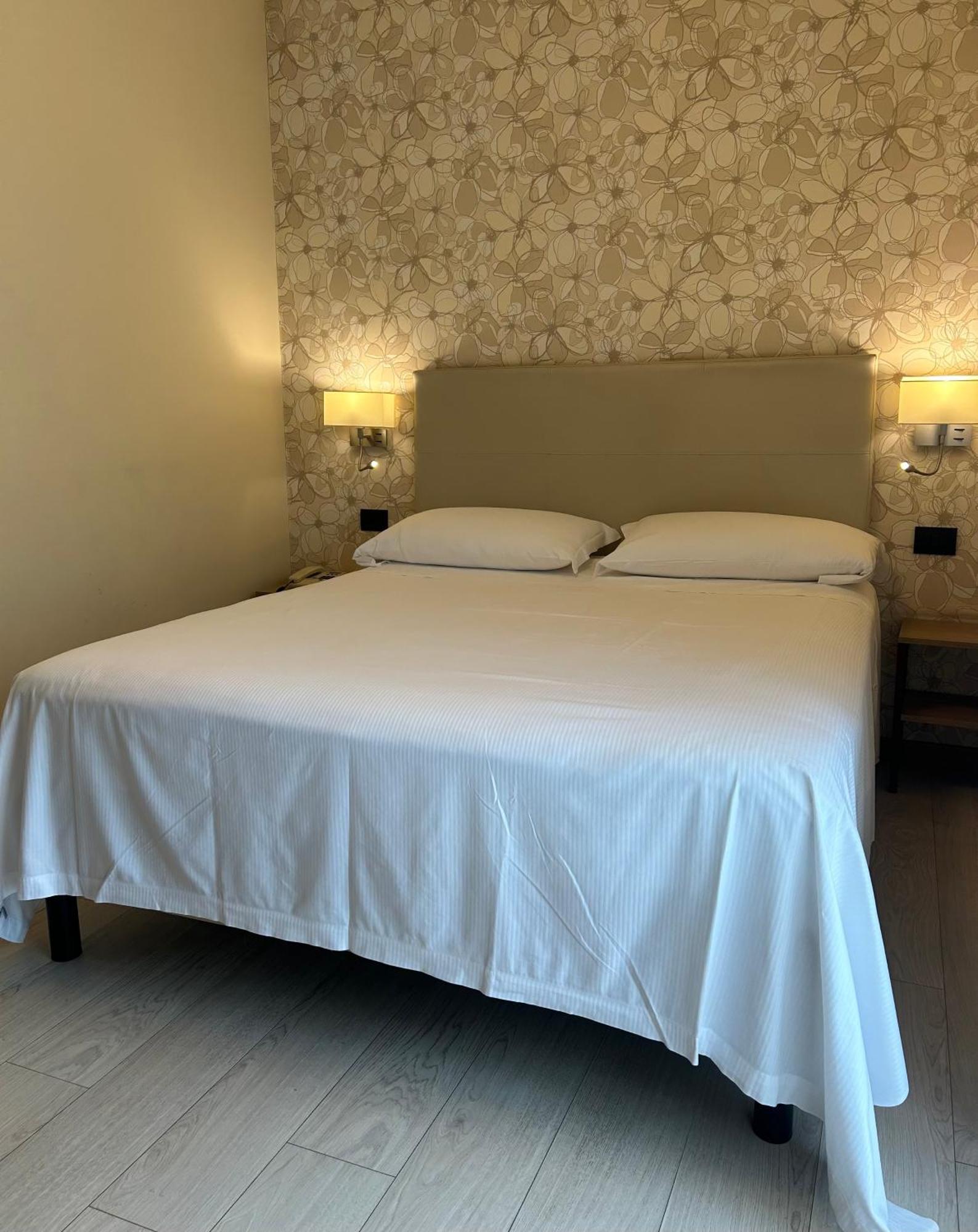 Hotel Parigi 2&Spa Dalmine Esterno foto