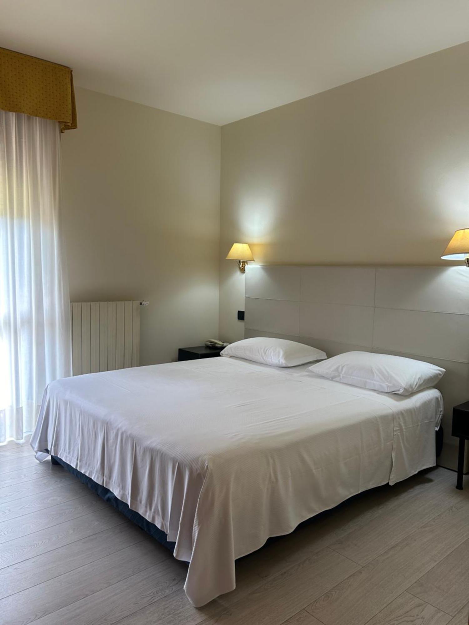 Hotel Parigi 2&Spa Dalmine Esterno foto